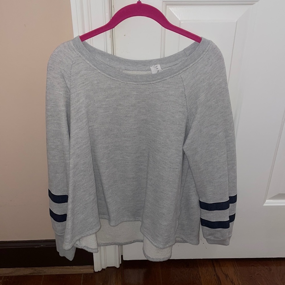 Soft barely worn sweater/sweatshirt
